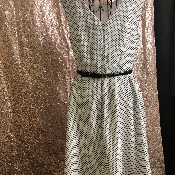 Float white dress with black squares - Picture 4 of 6